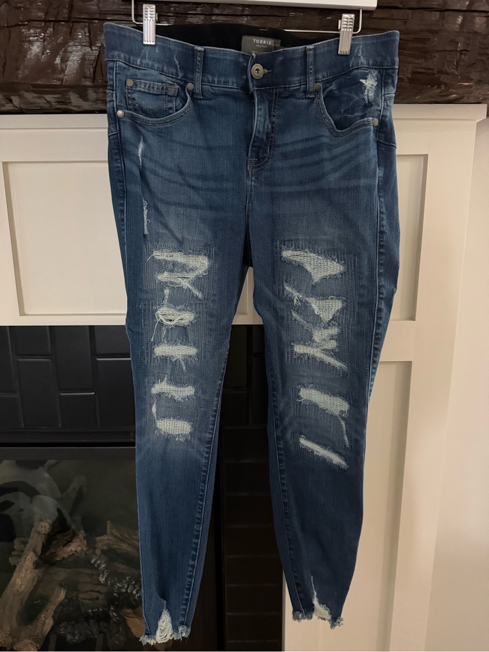 Torrid Bombshell Skinny Jeans 14R Distressed Premium Stretch